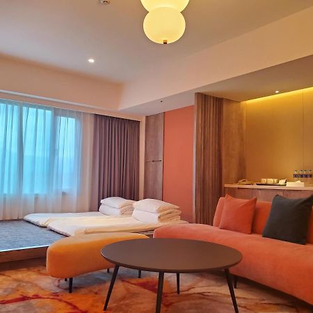 Parkview Hotels & Resorts Hualien City Exterior photo A room at the hotel