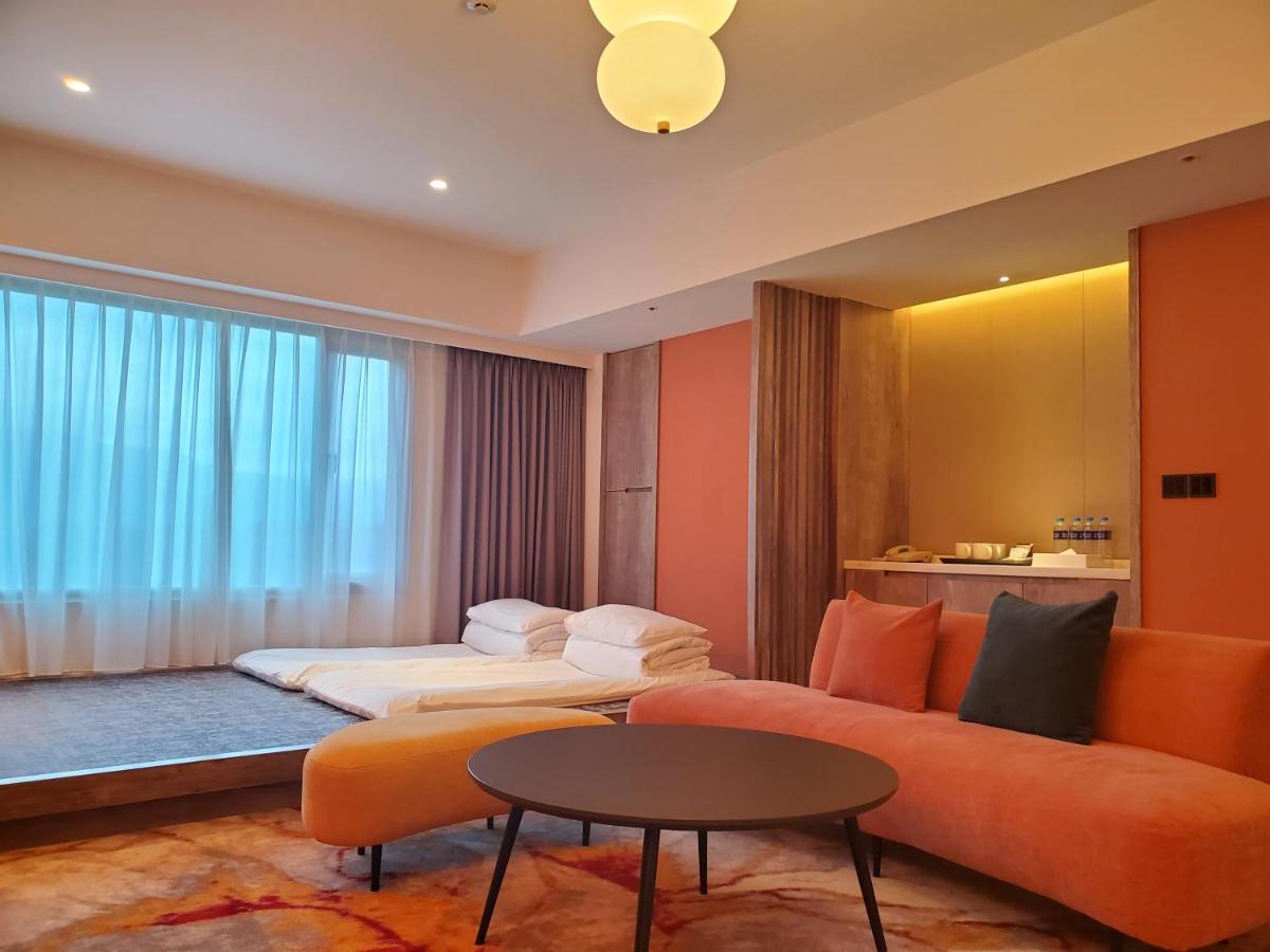 Parkview Hotels & Resorts Hualien City Exterior photo A room at the hotel